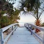 Willow Bay 704 Oceanfront Suite, Renovated Spring 2023 Desirable Golden Mile Location