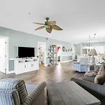 Spacious Beautiful 2Br 2Ba Villa Near Beach