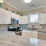 Bright Myrtle Beach Condo On Golf Course With Pool!