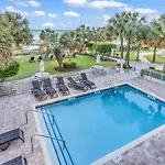 Bright Atmosphere Oceanfront Breakers Sailfish