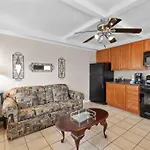 Comfy 1Br By The Beach With Pool & Parking