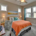 Breezy Myrtle Beach Getaway, 1 Block To Beach!