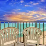 Luxurious Oceanfront Queen Suite - Fully Renovated! Palace Resort 1203