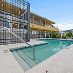 1Br With Pool Parking Pets Next To Beach 6