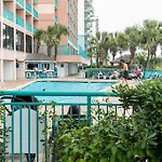 Sandcastle Resort: 3Rd Floor Beach Front Condo W/ Kitchenette