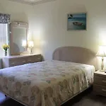 Shore Drive Area Cottage