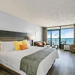 Spacious King Oceanfront Studio 1026