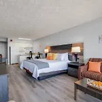 Spacious King Oceanfront Studio 1026