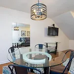 Laurel Court - 305
