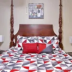 Retreat At Glenns Bay F202