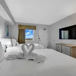 Oceanfront 1 Bedroom Dream At Camelot Resort