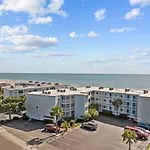 Beachfront Ocean View Condo W Pool & Comfy Beds