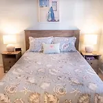 Shore Club Cottage 9684