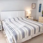 Shore Club Cottage 9684
