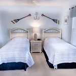 Shore Club Cottage 9684