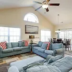 Spacious House With Pool Near The Beach 2165