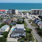Beach Breeze 1, Short Walk To Atlantic Ocean, Pet Friendly, Very Quiet & Family Friendly