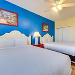 Roomy North Myrtle Beach Condo, Walk To Beach