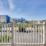 Roomy North Myrtle Beach Condo, Walk To Beach