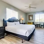 Roomy North Myrtle Beach Condo, Walk To Beach