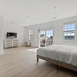 Luxurious Home With Theatre Room