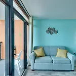 Myrtle Beach Oceanfront Studio With Pools And Views!