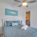 Surfside Beach Escape With Pool - Walk To Ocean!