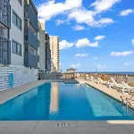 Ocean Breeze Beachfront Condo, Newly Renovated