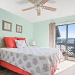 Sandy Toes And Sunny Ray\'S