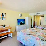 New ! Unique Oceanfront Condo At Ocean Reef Resort-Free Parking - Amazing Pools