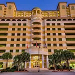 Newly Renovated Stylish Beach Condo For 6