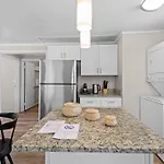 Beach Style 2Br W Parking 2Min Walk To Beach