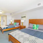 Modern Condo At Yacht Club Villas