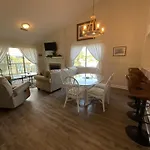 8I Richmond Park Villa