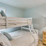 Coastal Family Home - Walk To The Beach And Shopping
