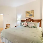 Family Friendly Ocean View Condo, Beachfront Building, Pool And Wifi Included, M
