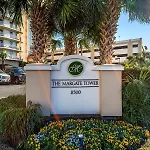 Luxurious Beautifully Decorated Ocean View Condo In Beachfront Building