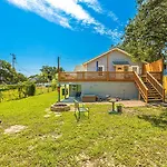 Gorgeous Centrally Located Ocean View 2 King, Huge Private Yard & Deck, Firepit, Bbq, & Game Tables