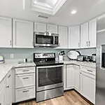 Sea Mark Towers 805