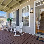 4 Bedroom Home W Pool- 2 Blocks To Beach- 6 Beds