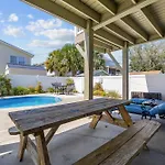 4 Bedroom Home W Pool- 2 Blocks To Beach- 6 Beds