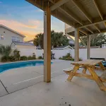 4 Bedroom Home W Pool- 2 Blocks To Beach- 6 Beds
