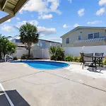 4 Bedroom Home W Pool- 2 Blocks To Beach- 6 Beds