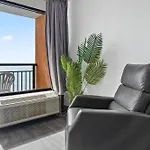 Newly Renovated Oceanfront King Suite! Spectacular Views- Landmark 826