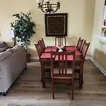 Cozy 2 Bedroom Getaway And Peaceful Patio