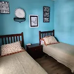 Cozy 2 Bedroom Getaway And Peaceful Patio