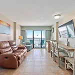 Impeccable Oceanfront Suite, Top Floor! L1543