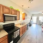 Comfortable 2-Br Cottage, 2 Blocks To Beach