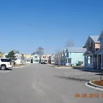 Comfortable 2-Br Cottage, 2 Blocks To Beach