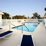 Comfortable 2-Br Cottage, 2 Blocks To Beach